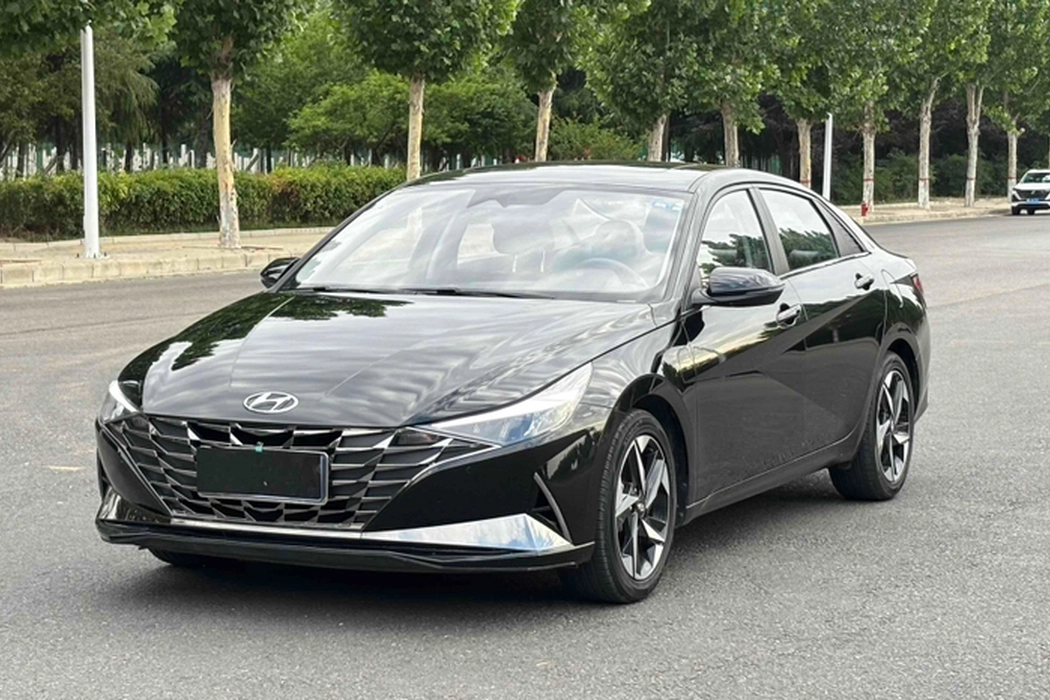 Hyundai Elantra 2022 1.5L CVT LUX Premium Edition
