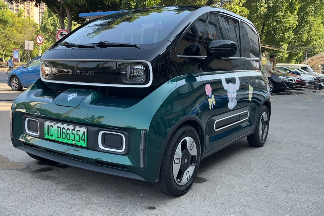 Baojun KiWi EV 2022 Designer Light Edition Lithium Iron Phosphate