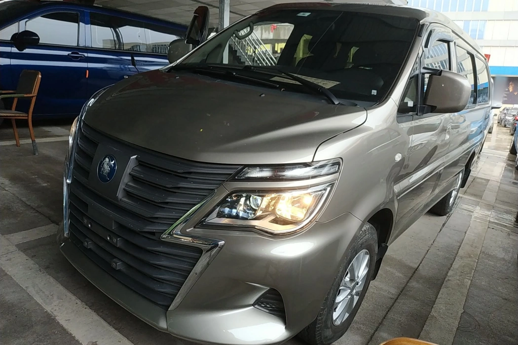 Dongfeng Popular Lingzhi M5EV 2022 Regular Version Basic 7-seater