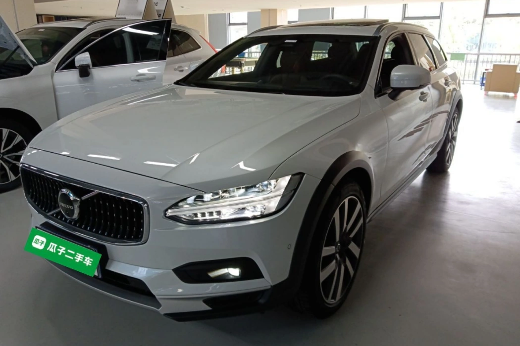 Volvo V90 2022 Cross Country B5 AWD Intelligent Edition