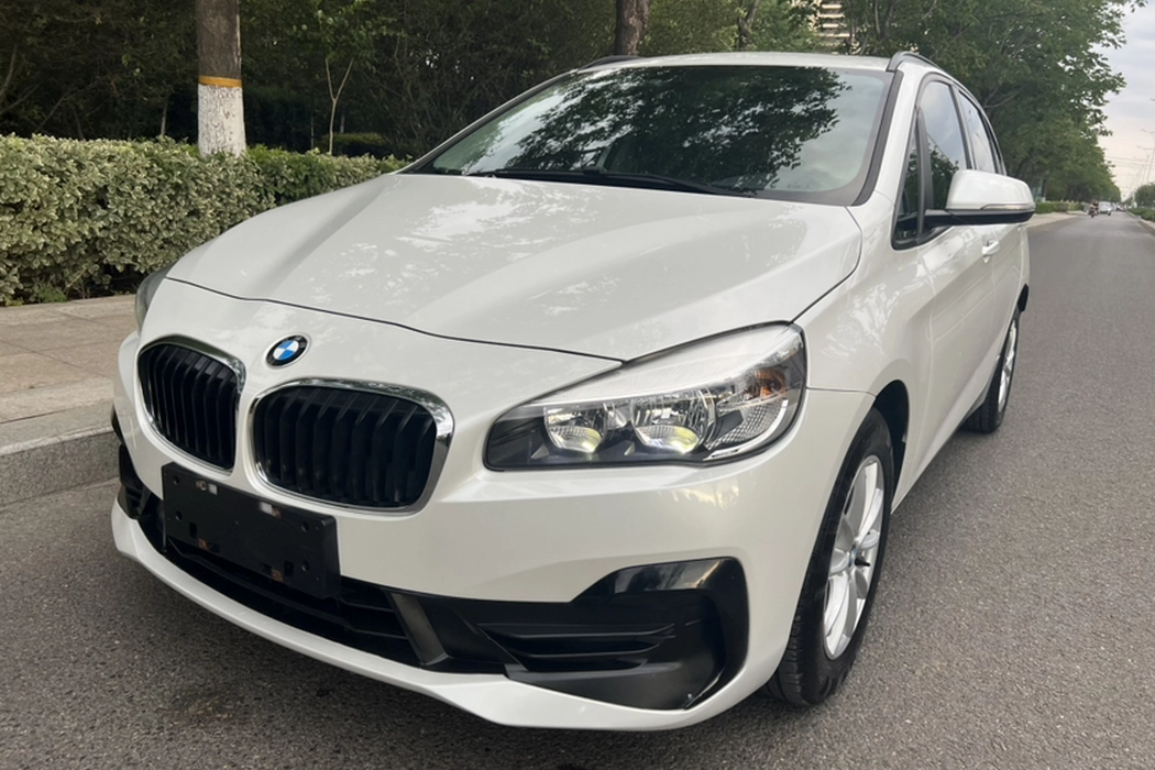 BMW 2 Series Wagon 2018 218i Style