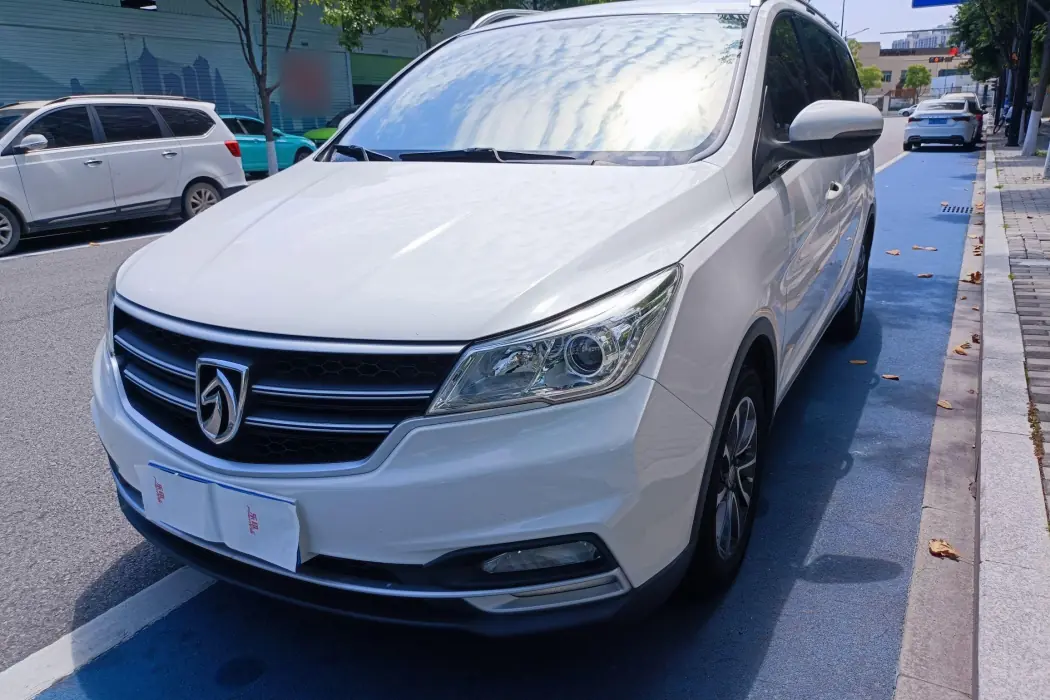 Baojun 730 2019 1.5T CVT fashion 7-seater country VI