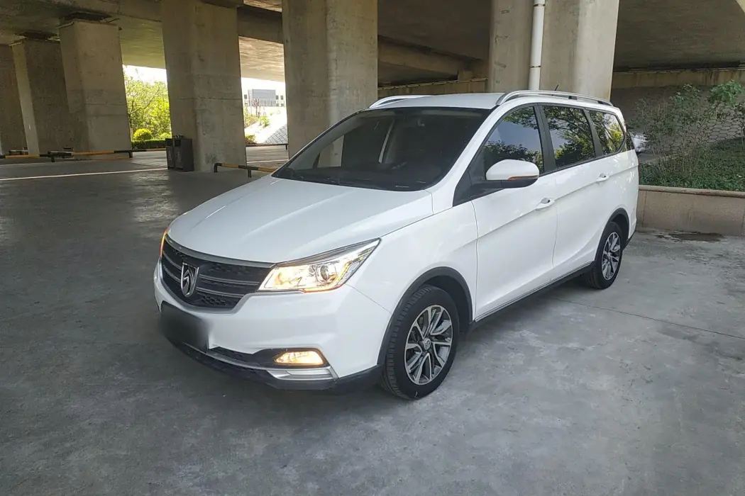 Baojun 730 2019 1.5T CVT fashion 7-seater country VI