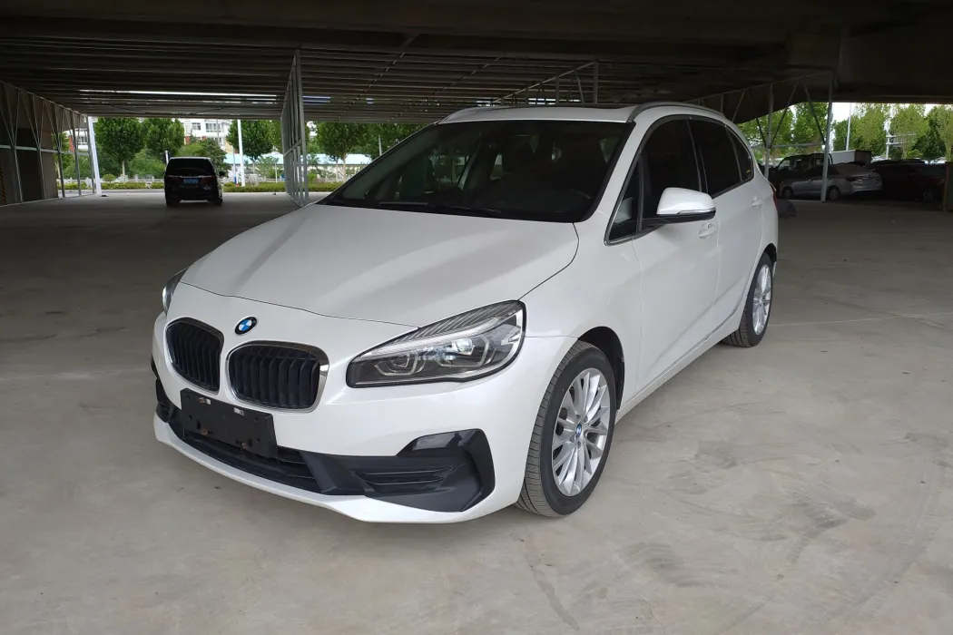 BMW 2 Series Wagon 2018 218i Leader