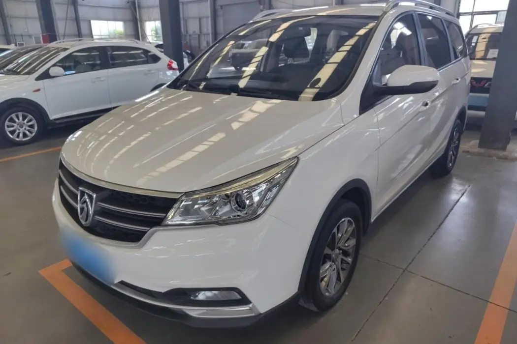 Baojun 730 2019 1.5L manual fashion type 7-seater national V