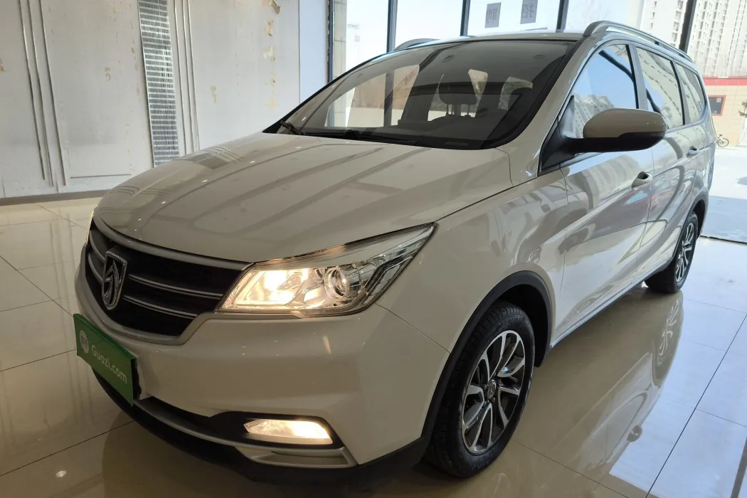 Baojun 730 2019 1.5L manual fashion type 7-seater national V