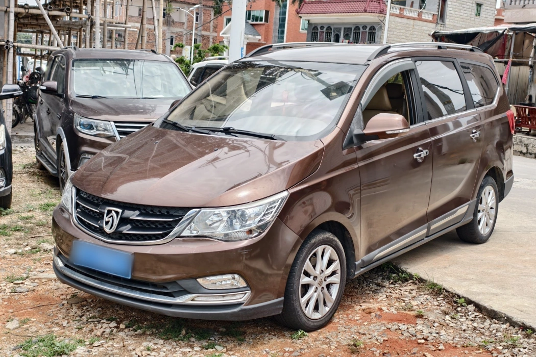 Baojun 730 2016 1.5L manual comfortable 7-seater national V