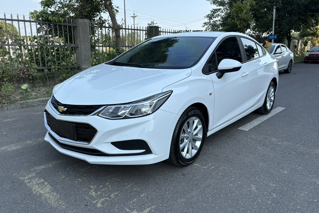 Chevrolet Cruze 2018 320 Automatic Pioneer Sunroof Version