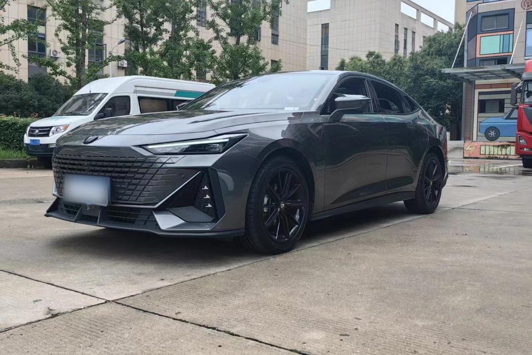 Changan UNI-V Model 2023 1.5T Premium