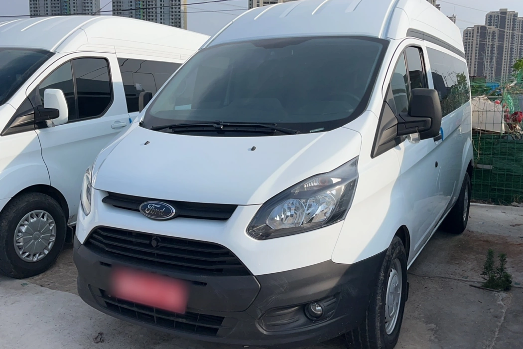 Ford Quanshun 2019 2.0T diesel multi-function commercial vehicle with 6 seats in the center axle and top of the country VI