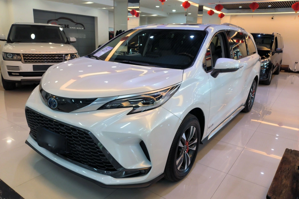 Toyota Grevia 2023 2.5L Hybrid Deluxe Edition