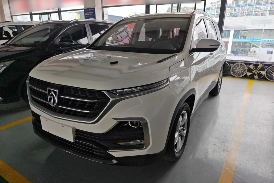 Baojun 530 2019 1.5T CVT luxury 7-seater country VI