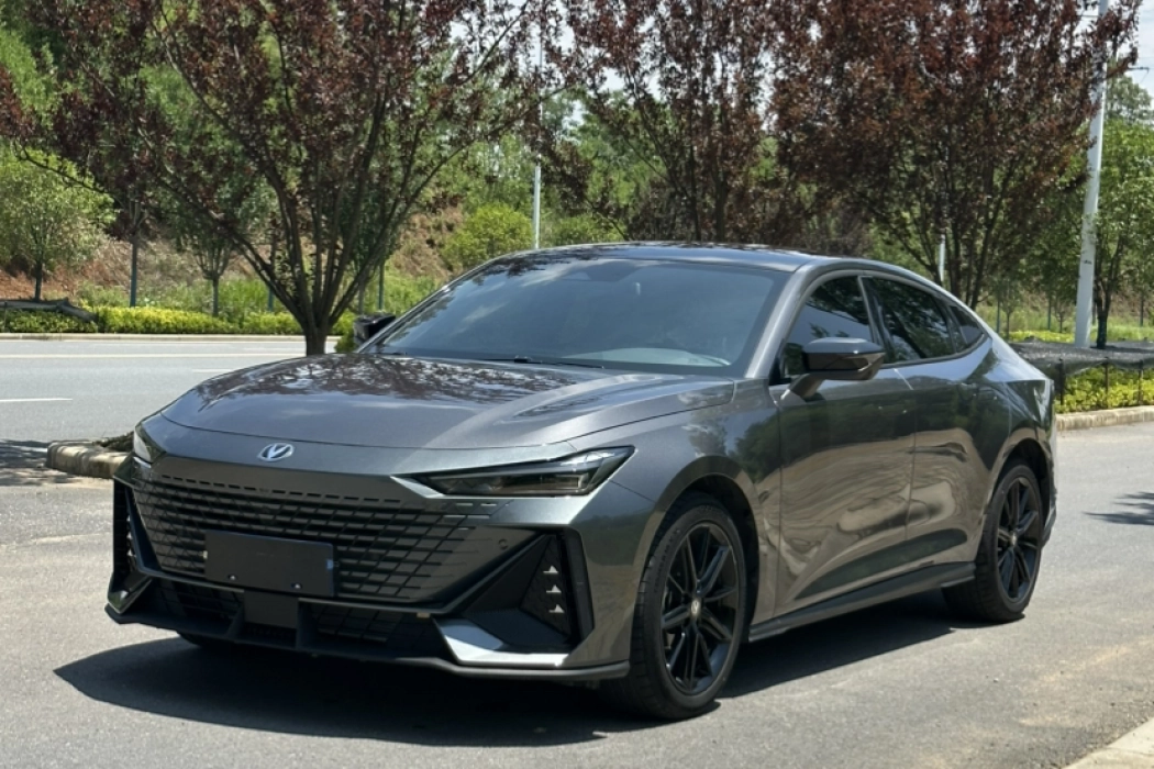Changan UNI-V Model 2023 1.5T Premium