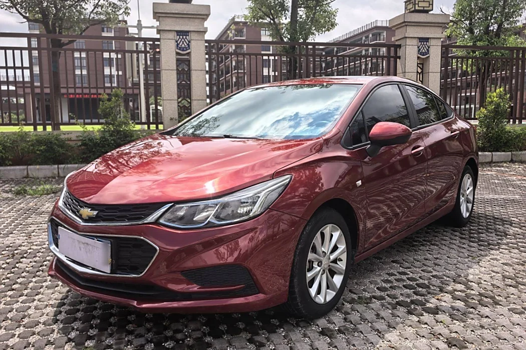 Chevrolet Cruze 2018 320 Automatic Pioneer Sunroof Version