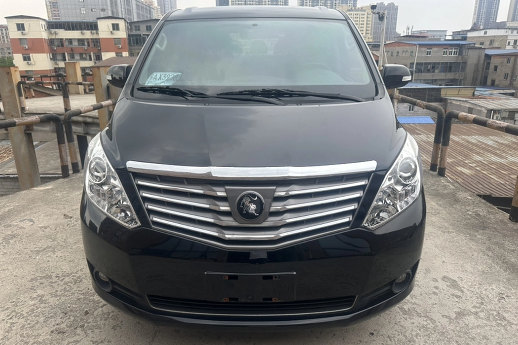 Dongfeng Popular Lingzhi PLUS 2022 Travel Version 2.0L Manual Luxury 9-seater