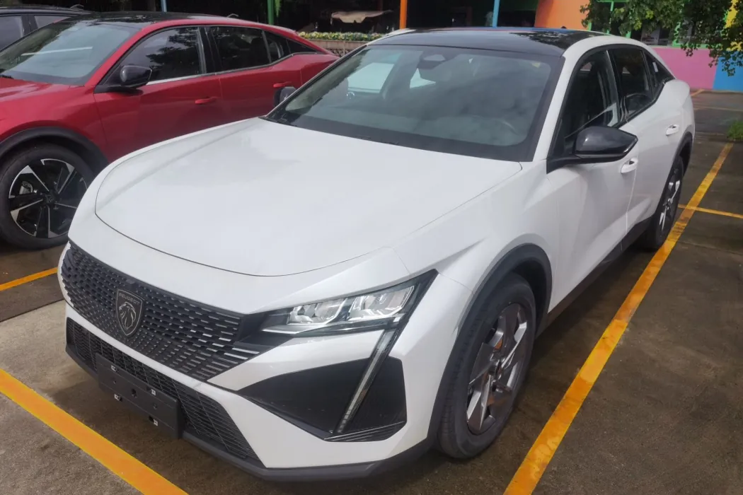 Peugeot 408X 2023 Gravity Version