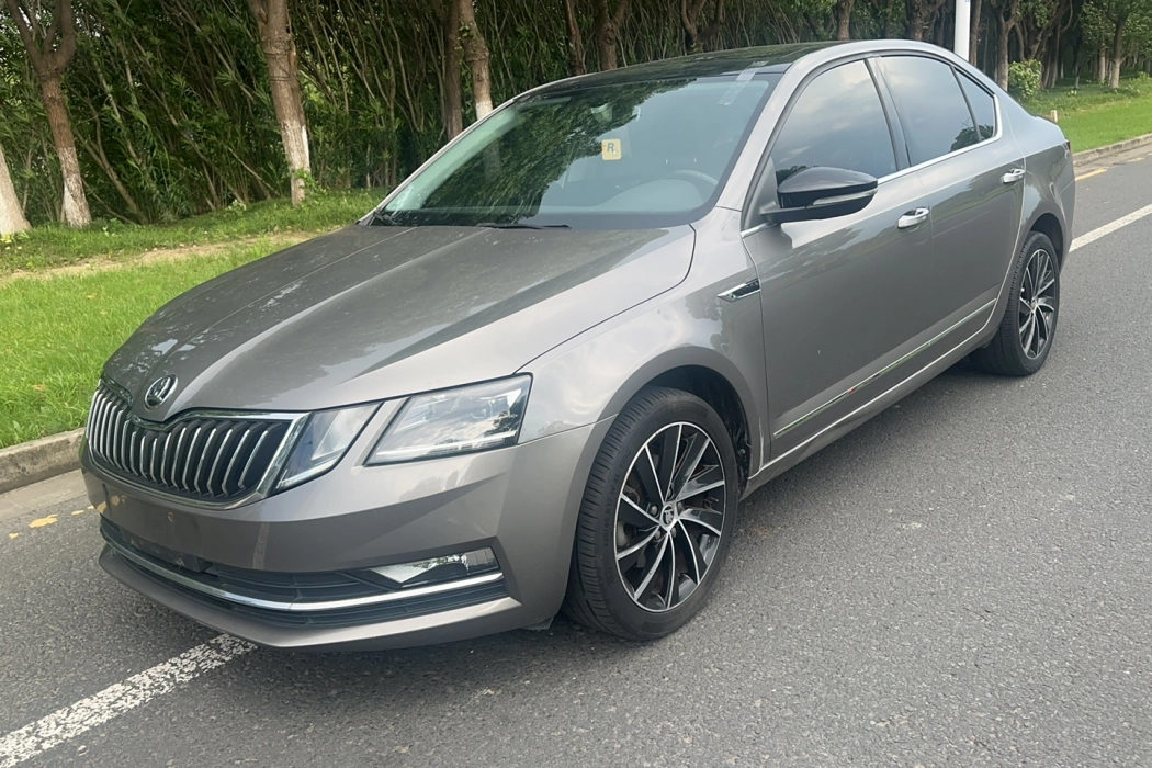 Skoda Octavia 2018 ZI280 DSG Deluxe Edition