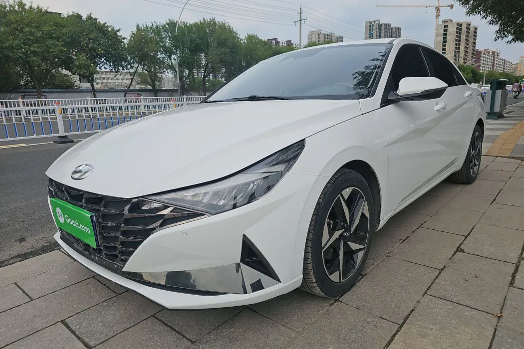 Hyundai Elantra 2022 1.5L CVT LUX Premium Edition