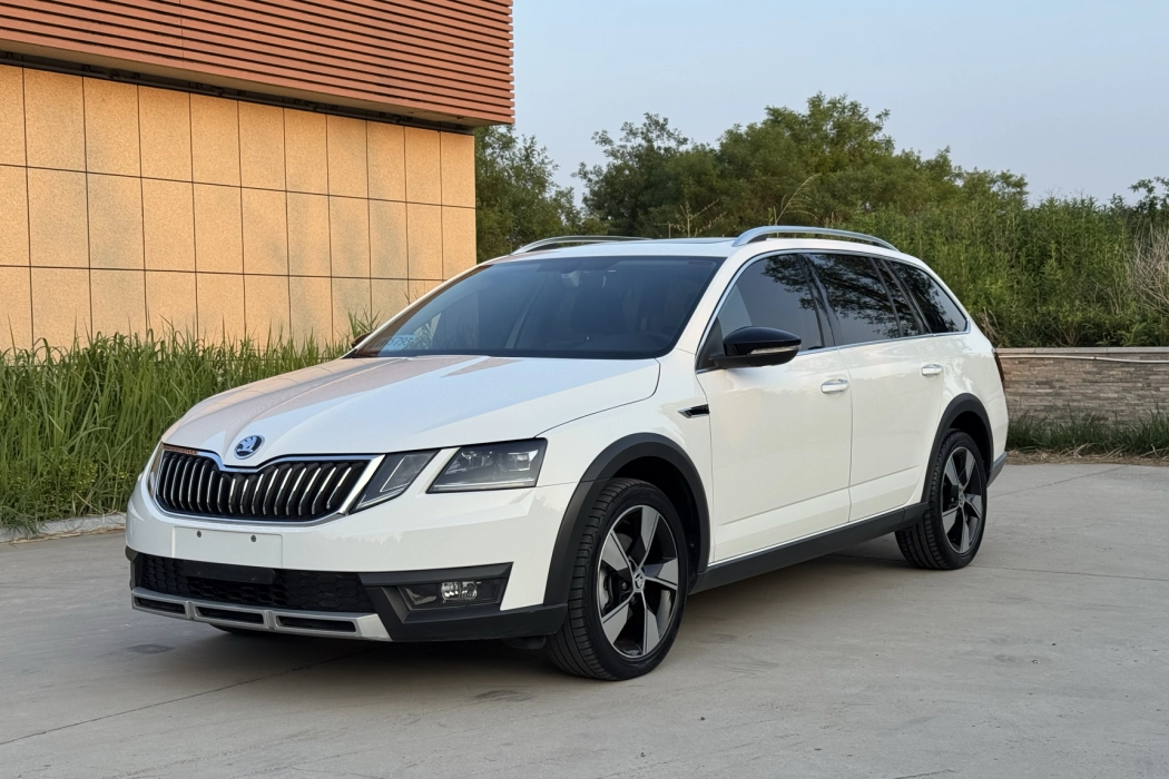 Skoda Octavia 2018 Station Wagon ZI280 DSG Ultimate Edition