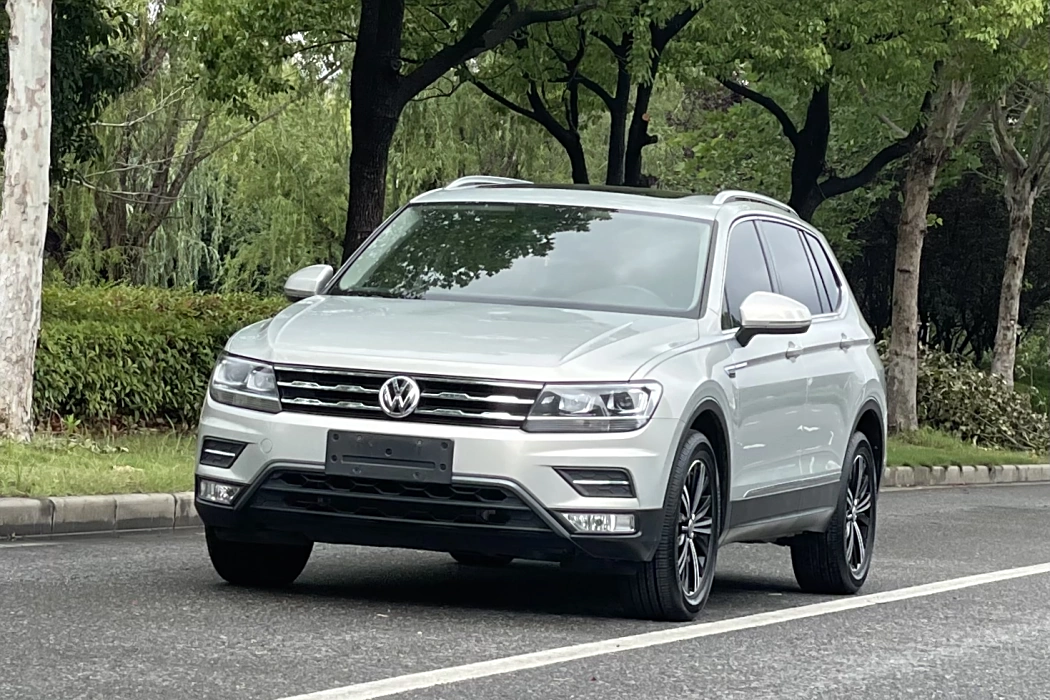 Volkswagen Tiguan L 2019 facelift 330TSI automatic two-wheel drive panoramic comfort version Country VI