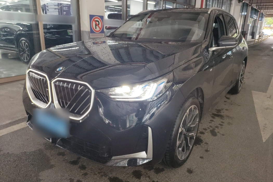 BMW X3 2025 xDrive30L leading M sports suit