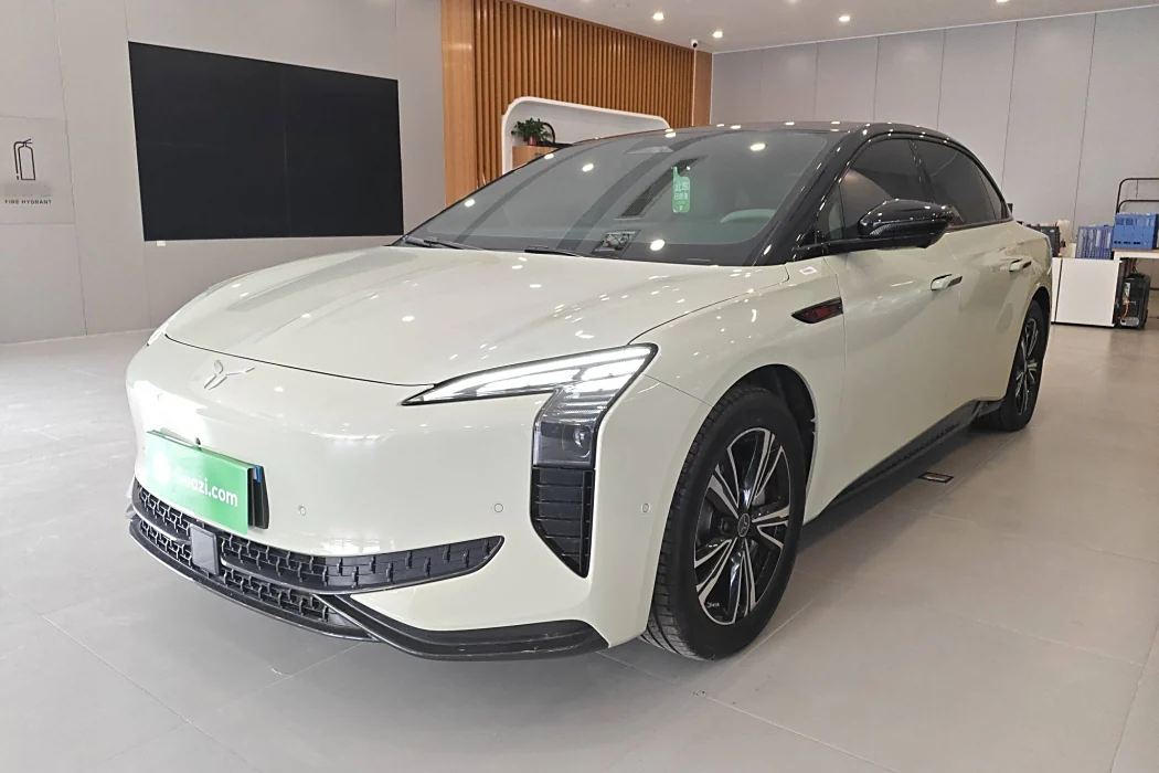 Hongqi EH7 2024 model 690 Pro