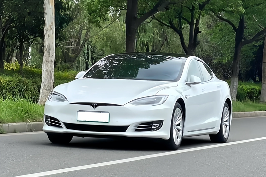 Tesla 2017 Model S 75D Standard Battery Life Version