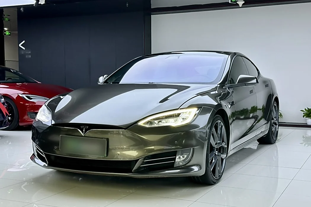 Tesla 2017 Model S 75D Standard Battery Life Version