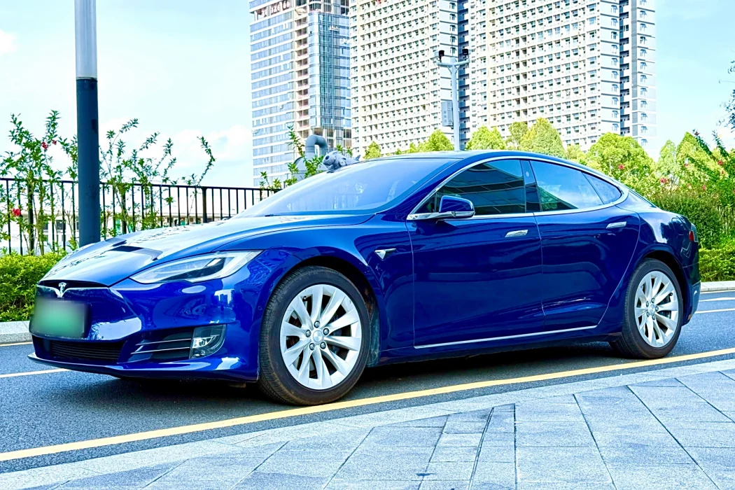 Tesla 2017 Model S 75D Standard Battery Life Version