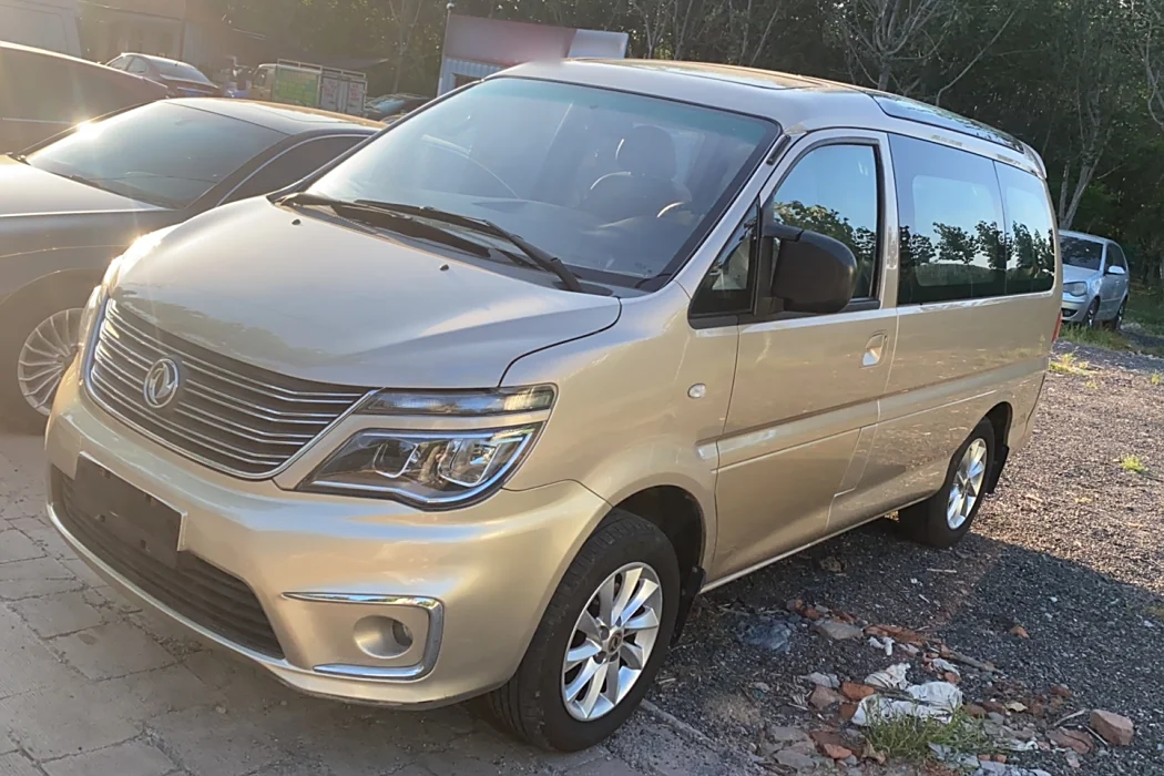 Dongfeng Popular Lingzhi 2018 M5 1.6L 7-seater luxury