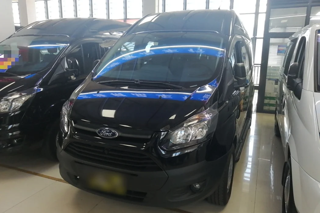 Ford Quanshun 2019 2.0T diesel multi-function commercial vehicle with 6 seats in the center axle and top of the country VI