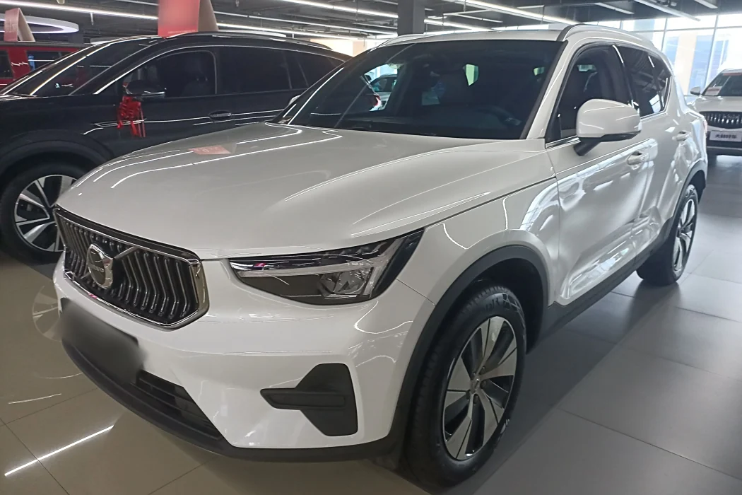 VOLVO XC40 2024 B3 Intelligent Luxury Edition