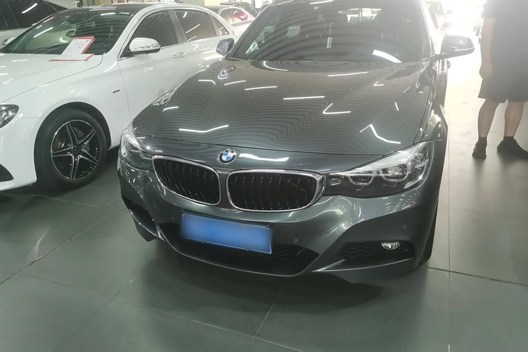BMW 3 Series GT 2019 320i M sports suit