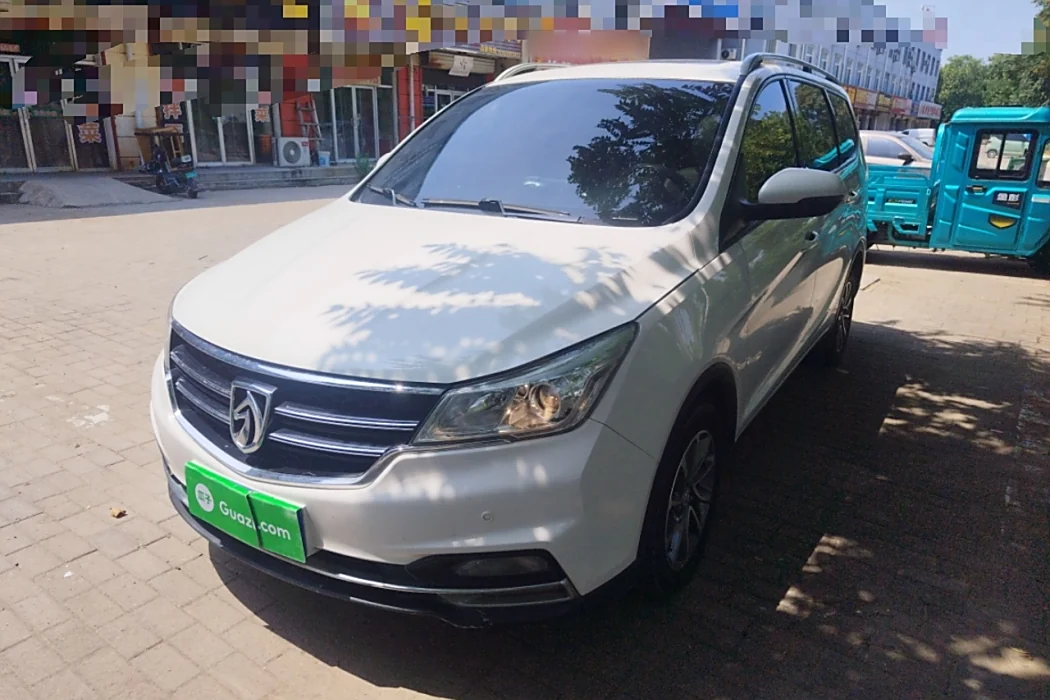 Baojun 730 2019 1.5T manual fashion type 7-seater country VI
