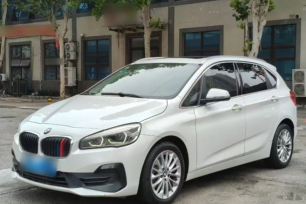 BMW 2 Series Wagon 2018 218i Leader