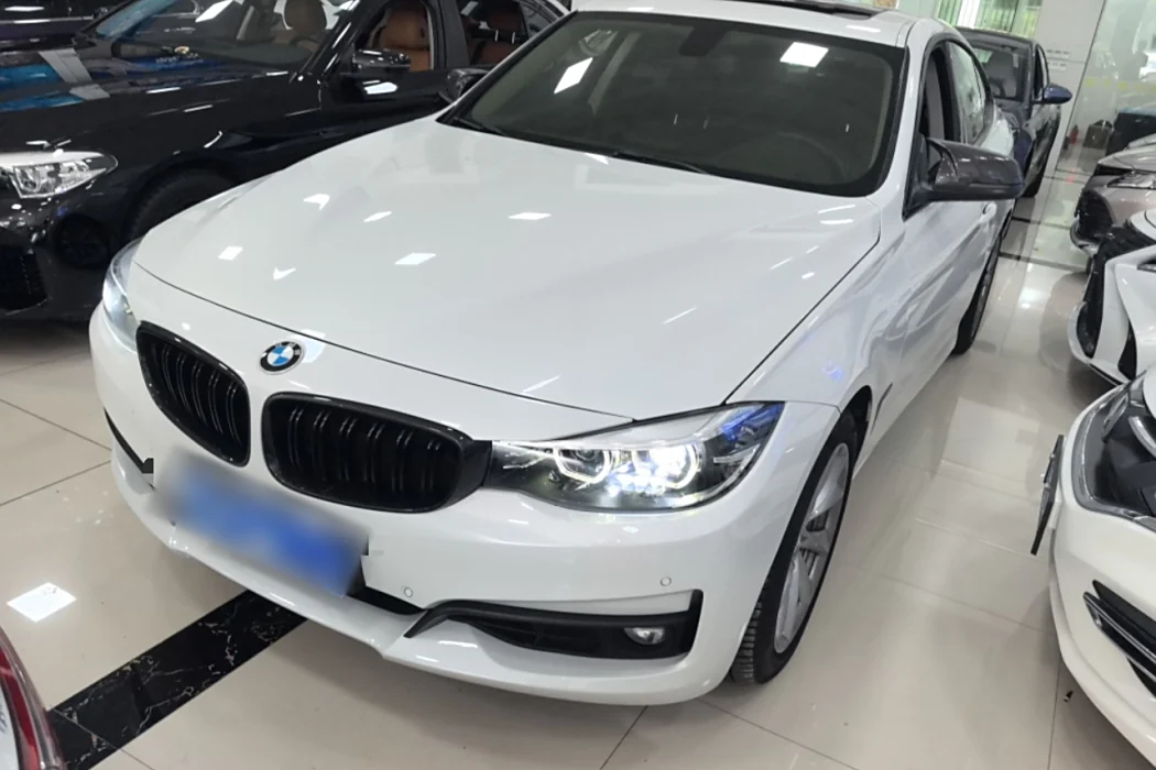 BMW 3 Series GT 2019 320i Style