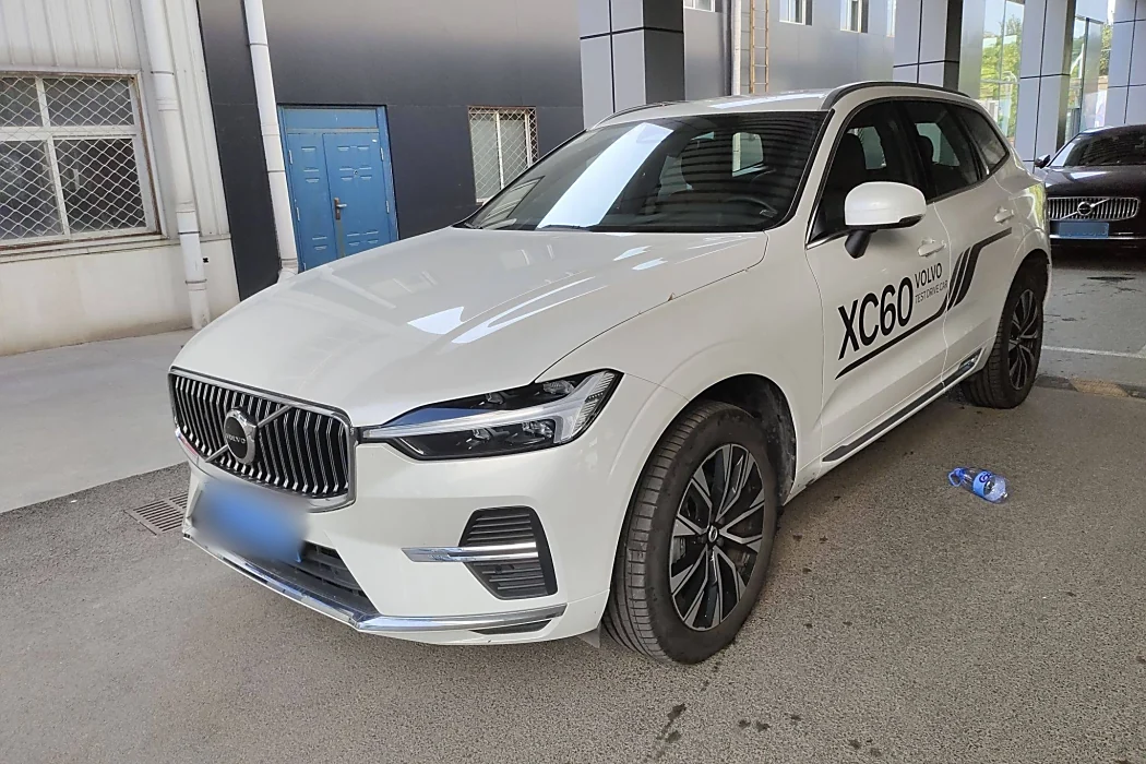 Volvo XC60 2025 B5 four-wheel drive Zhiyuan Deluxe Edition