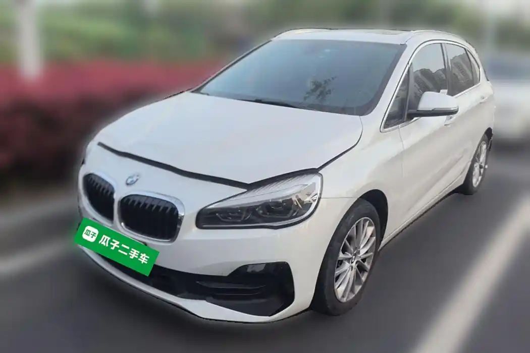 BMW 2 Series Wagon 2018 218i Leader