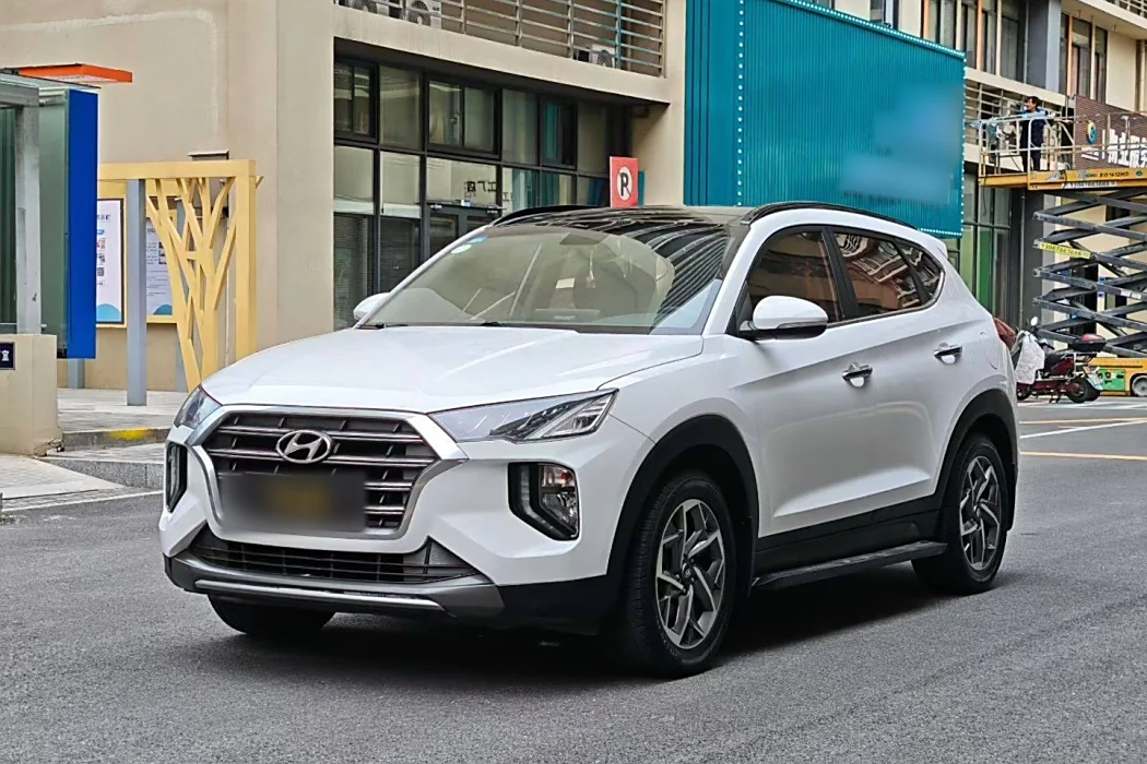 Hyundai Tucson 2019 280TGDi dual-clutch two-wheel drive fashion version of the country V