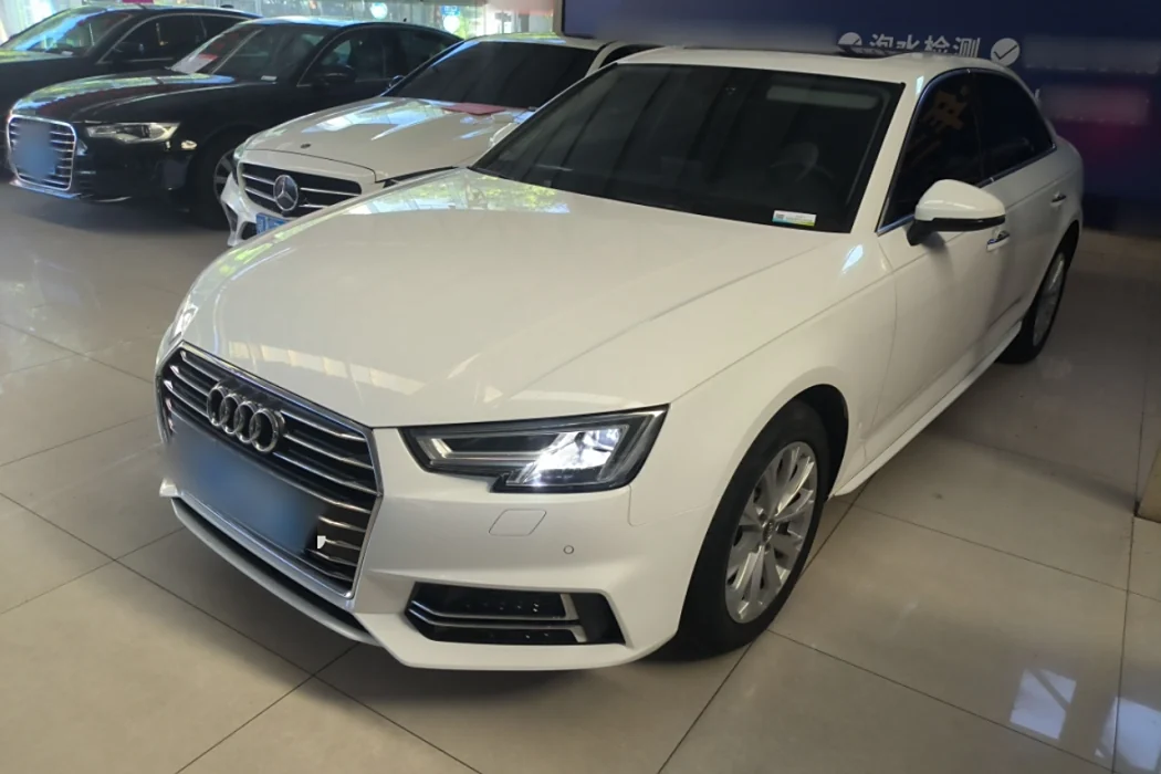 Audi A4L 2019 40 TFSI Aggressive National VI