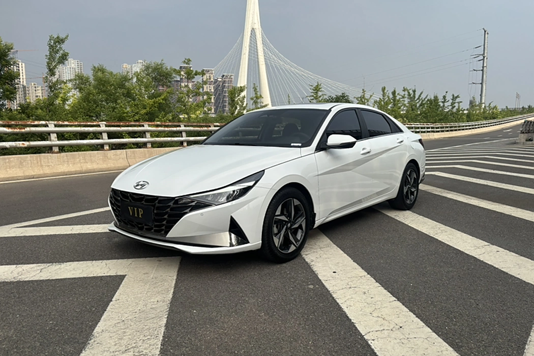 Hyundai Elantra 2021 1.5L CVT LUX Premium Edition