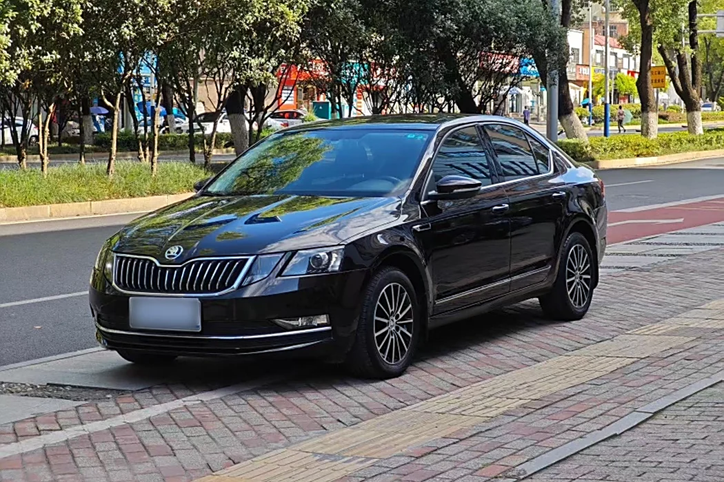 Skoda Octavia 2018 model ZI230 DSG Deluxe Premium Edition