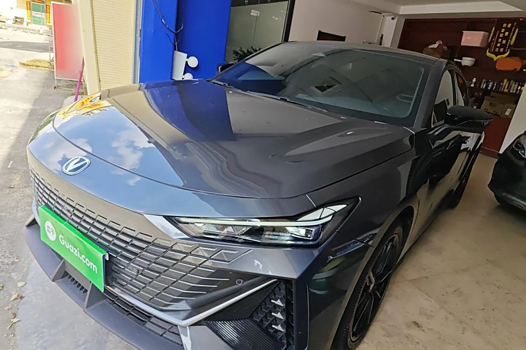 Changan UNI-V Model 2023 1.5T Premium