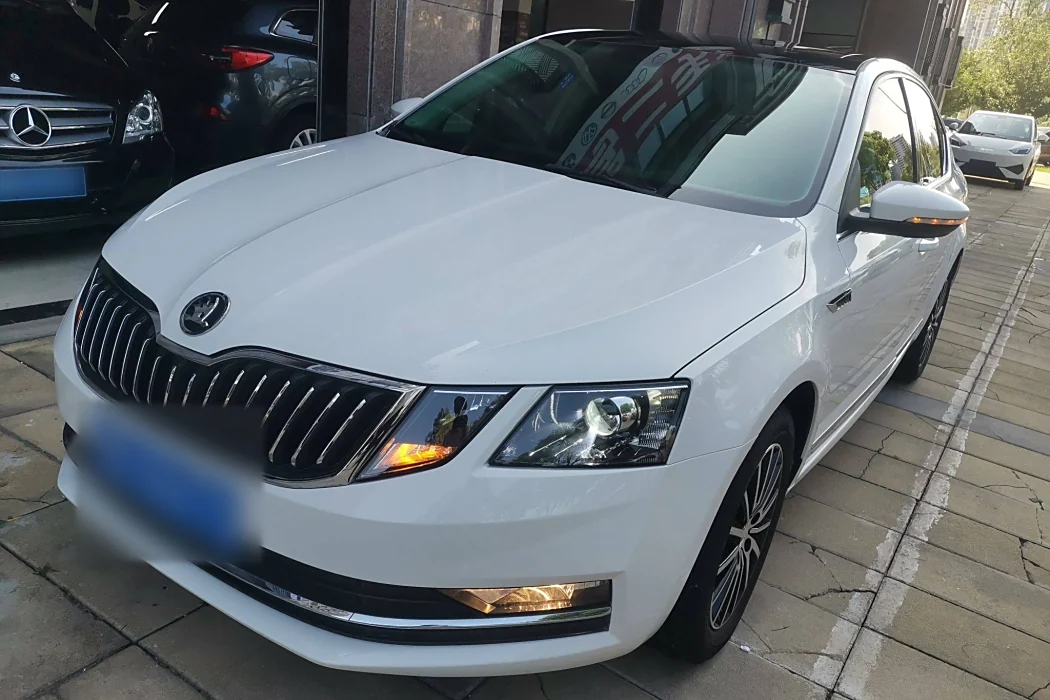 Skoda Octavia 2019 model ZI230 DSG Zhixing Deluxe Edition Country VI