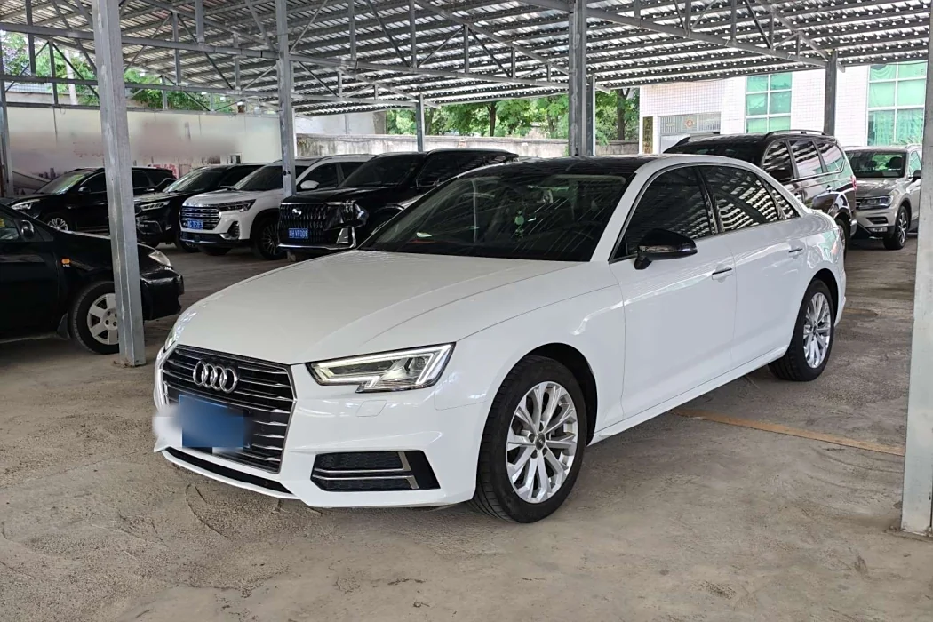 Audi A4L 2019 40 TFSI Aggressive National VI