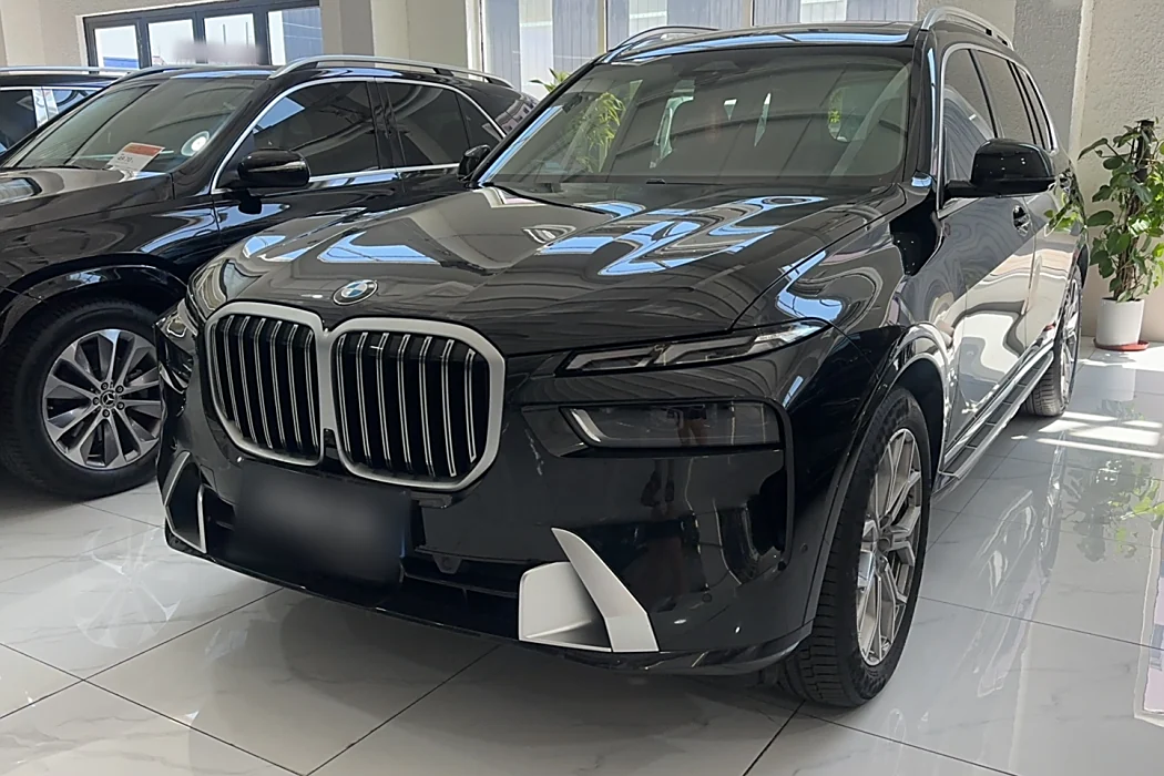 BMW X7 2023 xDrive40i Leading Luxury Package