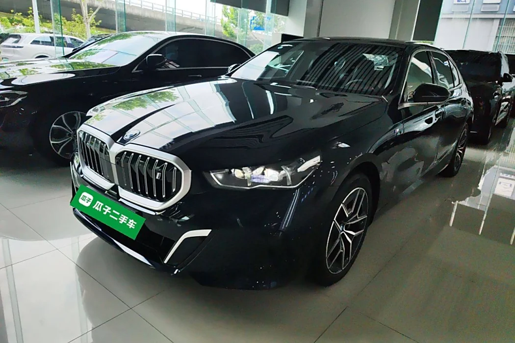 BMW i5 2025 eDrive 40L M sports suit