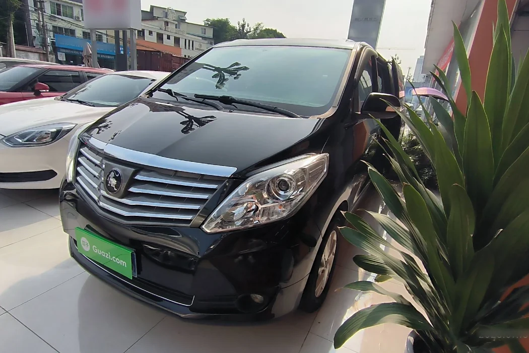 Dongfeng Popular Lingzhi PLUS 2021 Travel Version 2.0L Manual Luxury 9-seater