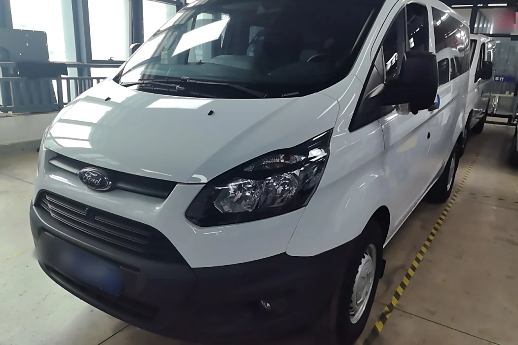 Ford Quanshun 2019 2.0T diesel multi-function commercial vehicle short-axle low-top 6-seater country VI