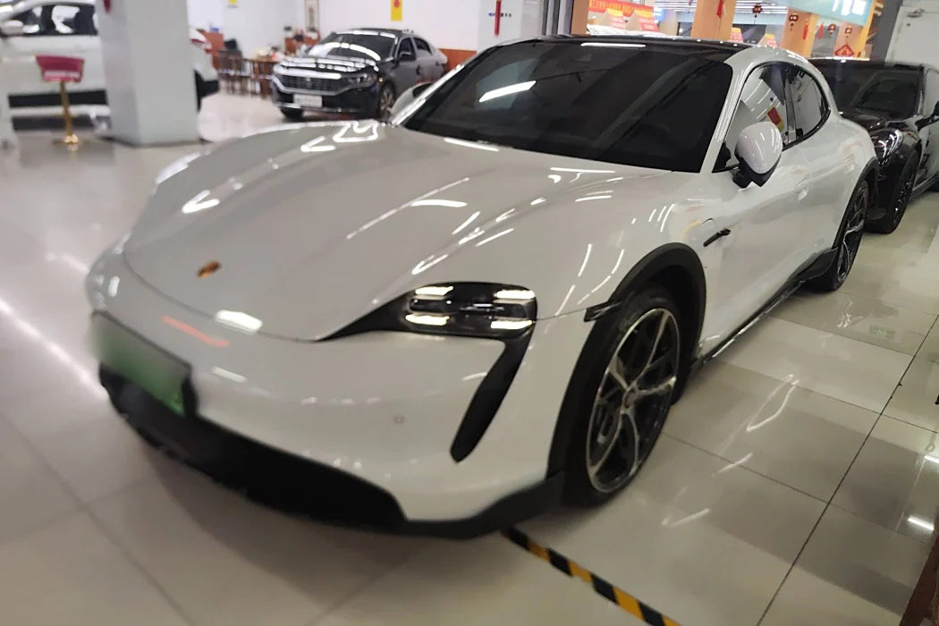 Porsche 2022 Taycan 4 Cross Turismo